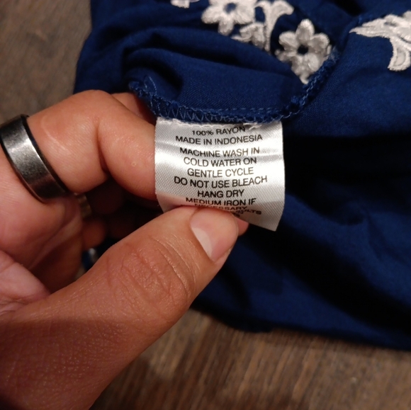 Escapada Navy Tunic Scoop Neck Top White Floral Embroidery Women’s Sz M - Picture 6 of 6